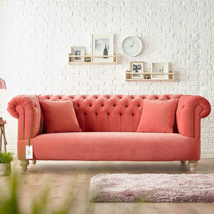 Không nên treo đồng hồ phía trên ghế sofa vì dễ gây tác động tiêu cực đến hệ thần kinh.